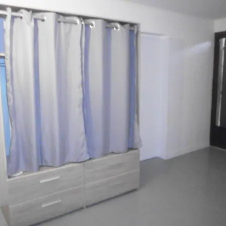 Les Noyers 住宿加早餐酒店 3*