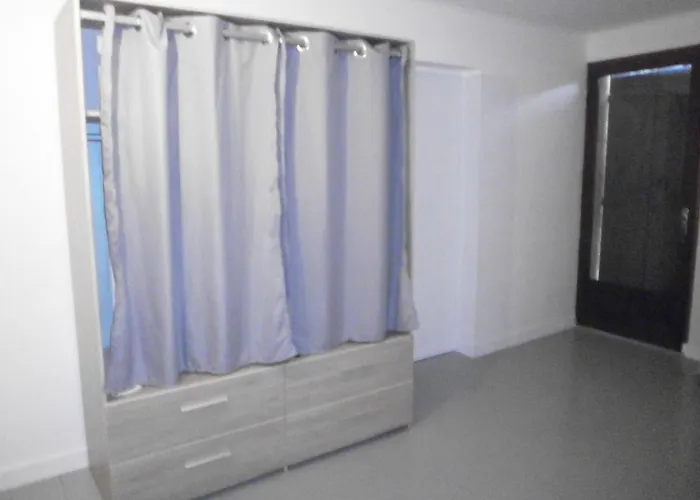 Les Noyers Bed and Breakfast 3*